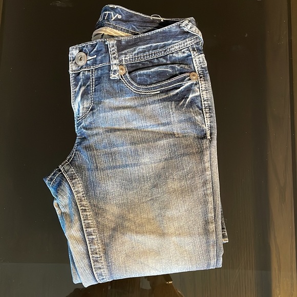 Women’s Jeans - Picture 2 of 3